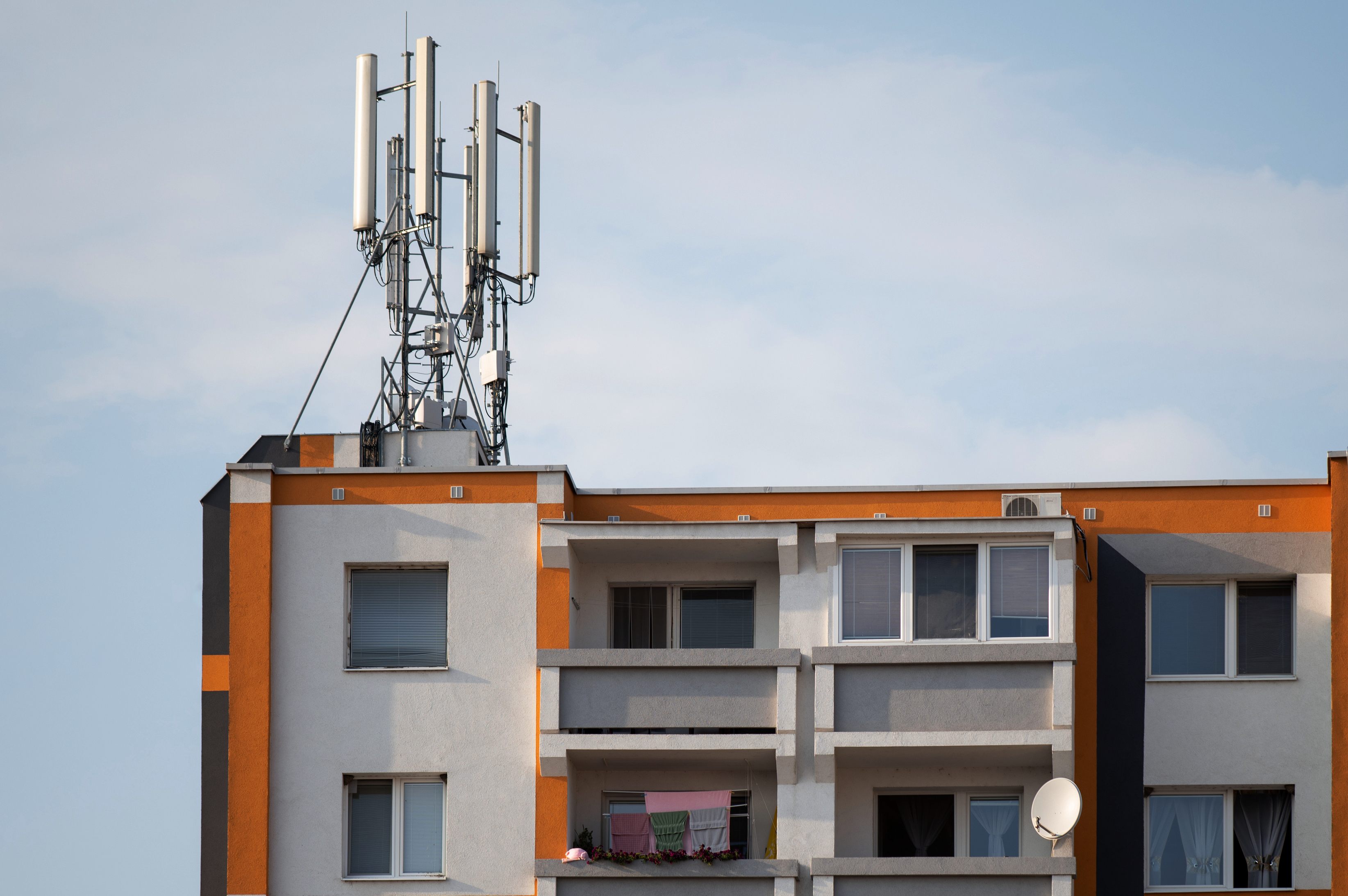 antennes mobiele telefoon op flat