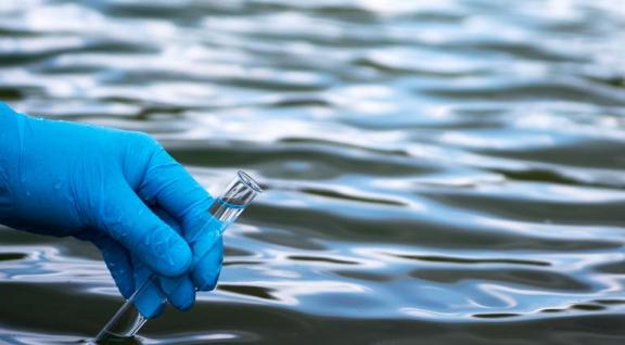 test water opvangen in reageerbuis